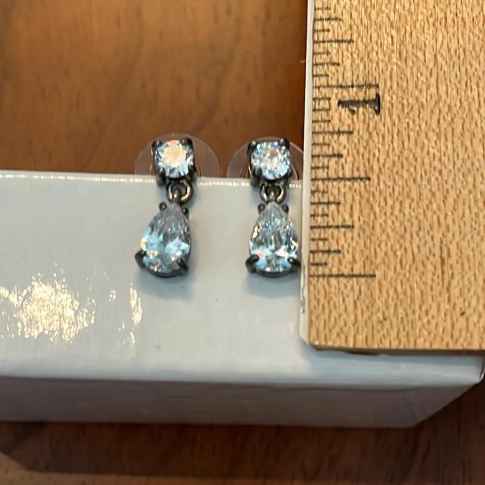 Earrings - Picture 2 of 5